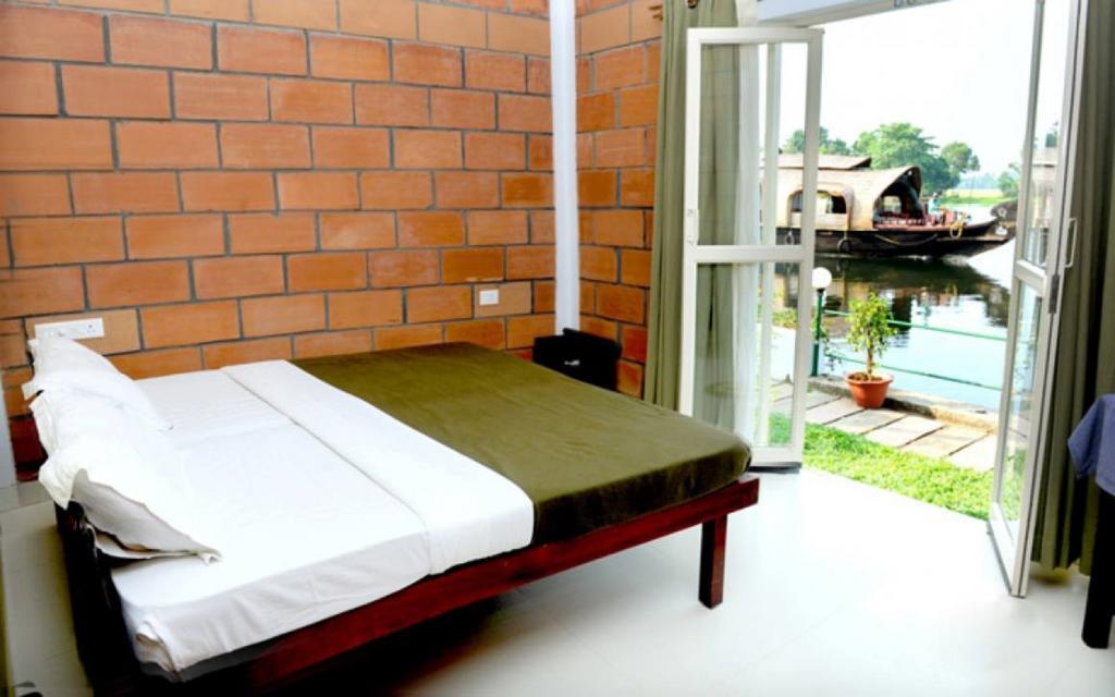 Riverine Resort Alappuzha Ruang foto