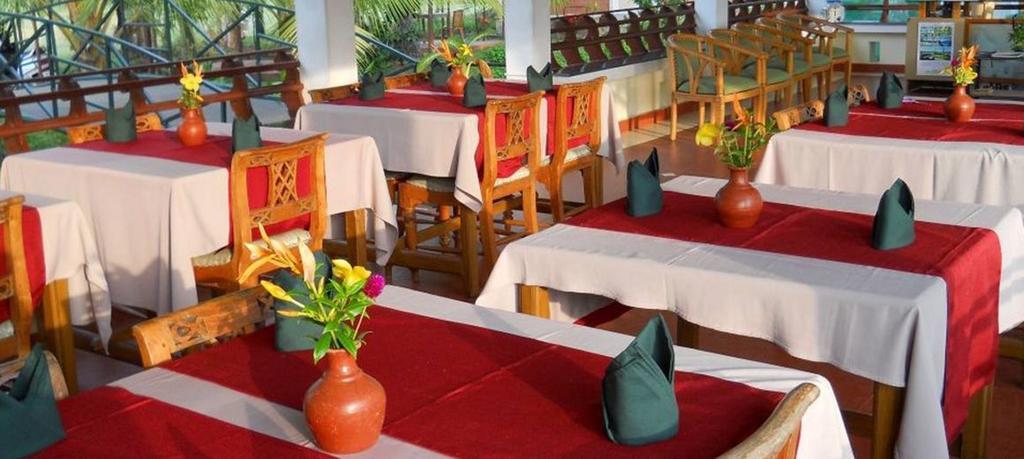 Riverine Resort Alappuzha Bagian luar foto
