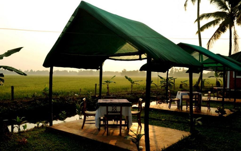 Riverine Resort Alappuzha Bagian luar foto