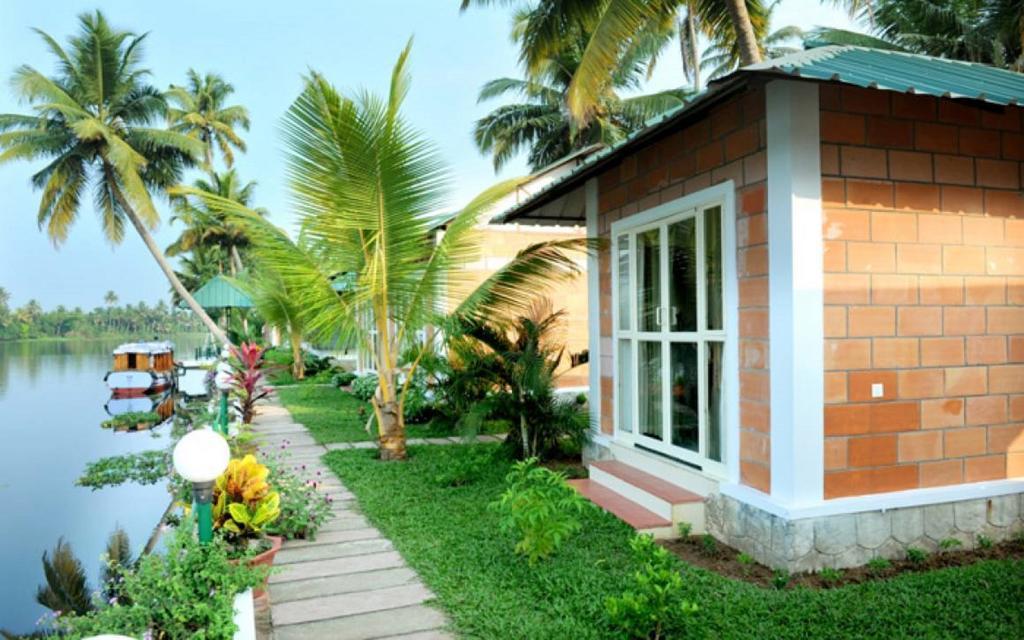 Riverine Resort Alappuzha Bagian luar foto