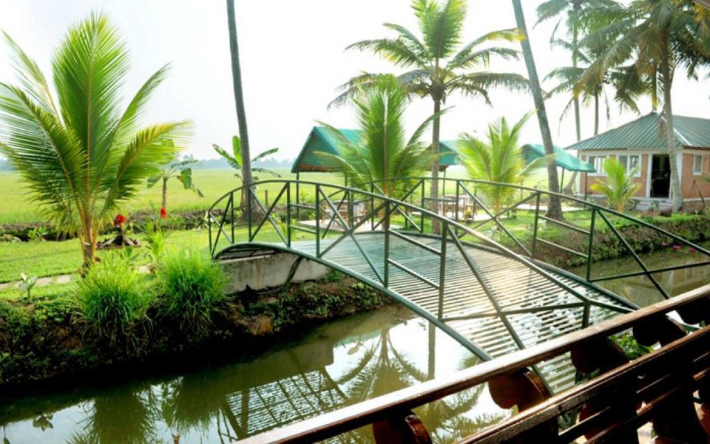 Riverine Resort Alappuzha Bagian luar foto